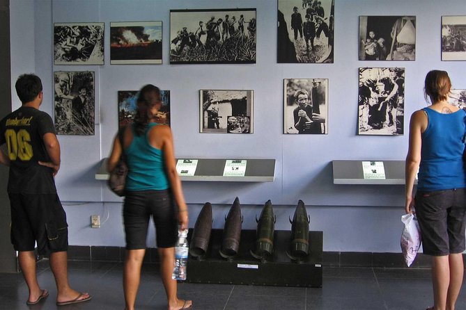 1-Day Ho Chi Minh City & Cu Chi Tunnels-Deluxe Group Of 10 Max - Guides in Action: Clear Explanations and a Low-Pressure Mood