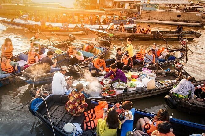3 Days Mekong Delta Luxury Group Tour from Ho Chi Minh City - Day 1: Ben Tre and Vinh Trang Pagoda—quiet start, then river countryside