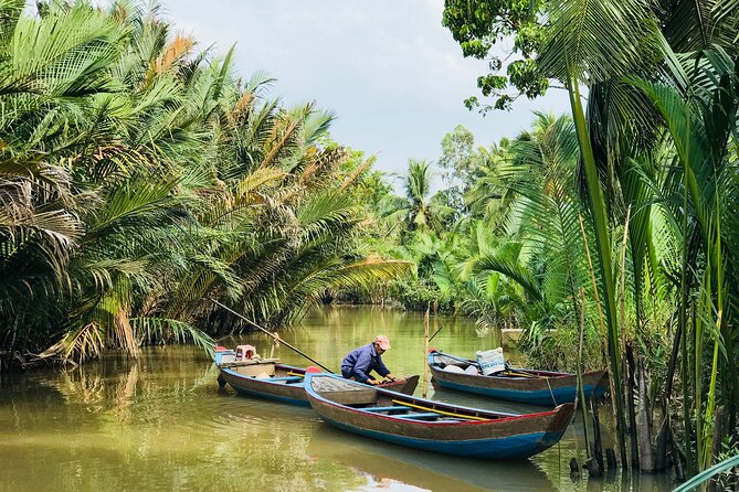 Ben Tre Mekong Zig Zag: Scooter, Sailboat, and Food (Full day) - Stop 2: Zig zag through villages and a traditional Mekong house (about 1 hour)