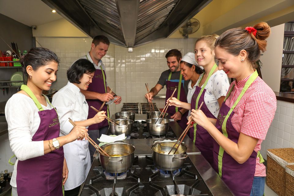 Cooking Class with Ben Thanh Market visit - Cooking class from 10:00 to 1:00: how the hands-on format works