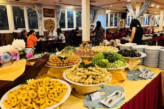 Dinner Cruise on Saigon River with Private Table - Drinks, Seating, and Service: Where the Experience Gets Strong and Where It Can Slip