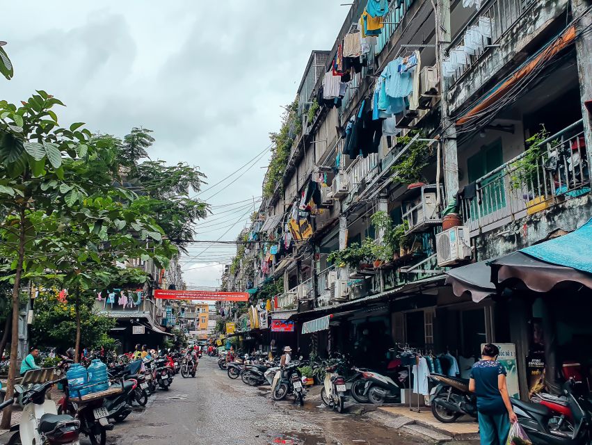 Discover Saigon's Local Sites and Culture by Motorbike - The biggest flower market in Saigon: color, smell, and motion