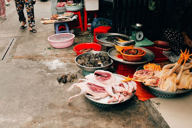 Early Riser Walk: Grandma Noodles, Cafe, Exotic Fruits & History - Nguyen Thien Thuat Apartment Buildings: A Living Archive You Walk Past Slowly