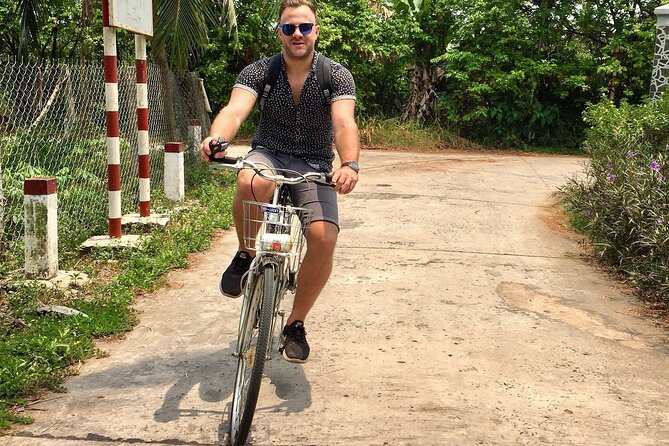 From HCM city: Private Mekong Delta - Ben Tre Full-Day Tour - Cao Dai Temple: A Colorful Culture Stop on the Way Back