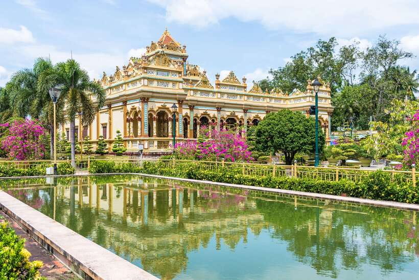 From Ho Chi Minh: Mekong Delta Small Group Day Trip - Vinh Trang Pagoda: more than a pretty facade
