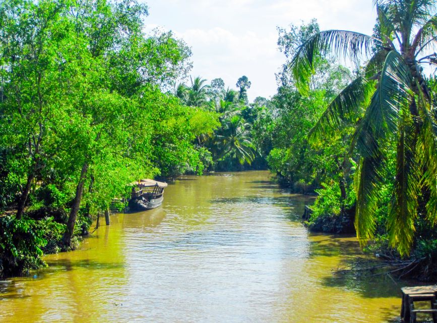 HCM: Cu Chi Tunnels & Mekong Delta with Coconut Village Tour - Vietnamese Lunch Midday: Solid Fuel With Vegan Options
