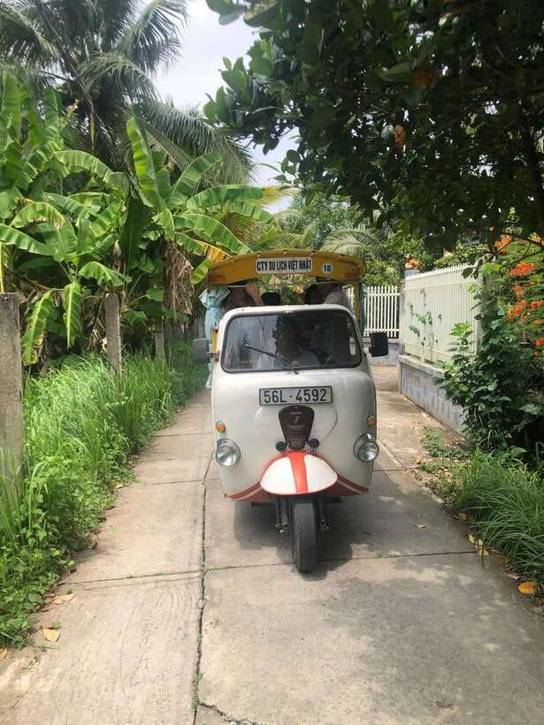 HCM: Mekong Delta Islands Boat & Tuk-Tuk Tour with Tastings - Canals by rowboat: the slower way to see the edges
