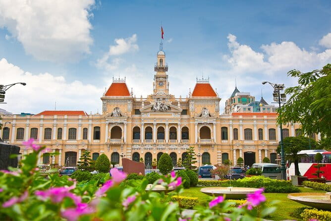 Ho Chi Minh City Half-day Jeep Tour - The classic Saigon circuit: Post Office, Opera House, City Hall