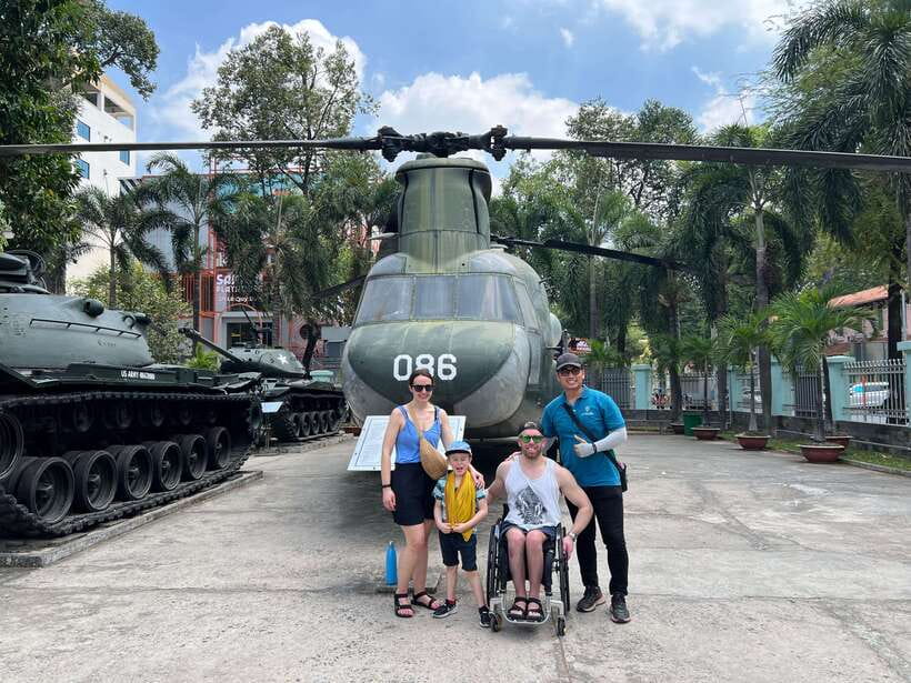 Ho Chi Minh: City Highlights Guided Walking Tour - Notre-Dame Cathedral and the Central Post Office: French Buildings With Vietnamese Meaning
