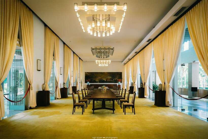 Ho Chi Minh City: Historical Journey Guided Tour in Saigon - Independence Palace at Dinh Độc Lập: Reunification Palace on the ground