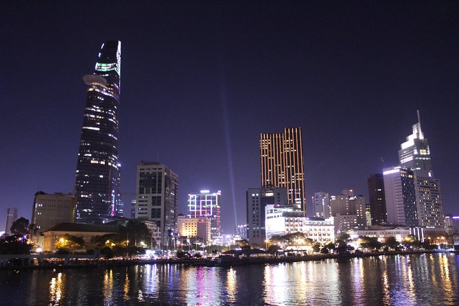 Ho Chi Minh City Night Light - Dinner on Cruise Luxury - Dinner on a traditional-style boat: what it feels like in practice