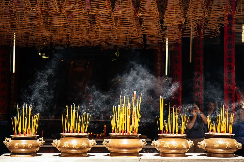 Ho Chi Minh City: Private City Tour Off the Beaten Track - Ba Chien Hau pagoda: quiet context that makes the neighborhood make sense