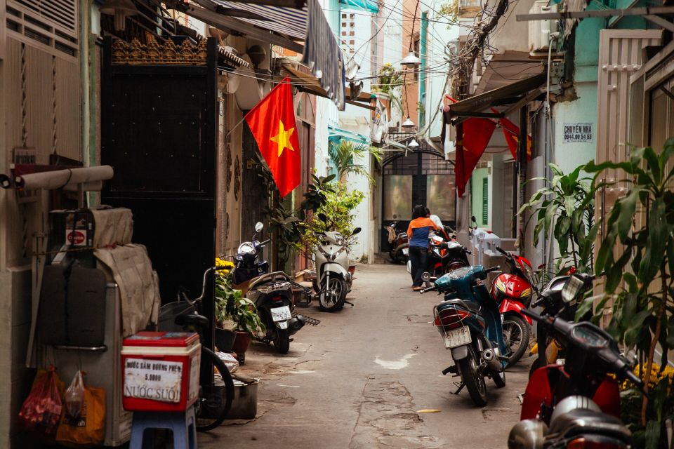 Ho Chi Minh City: Private City Tour Off the Beaten Track - Local transport support: you move through the district without logistics stress