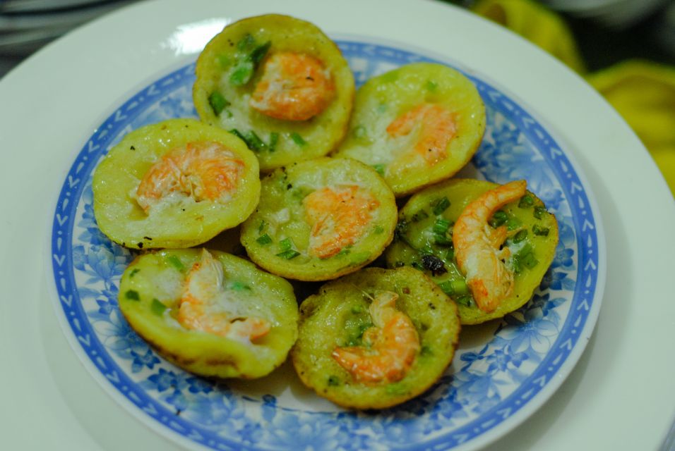 Ho Chi Minh City: Private Street Food Evening Walking Tour - Your food lineup: 9 dishes, a drink chain, and a dessert finish