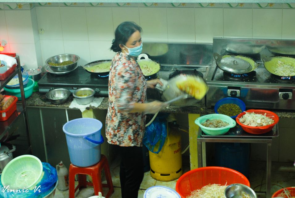 Ho Chi Minh City: Private Street Food Evening Walking Tour - Bột Chiên and Bánh Cuốn: different rice textures, one lesson