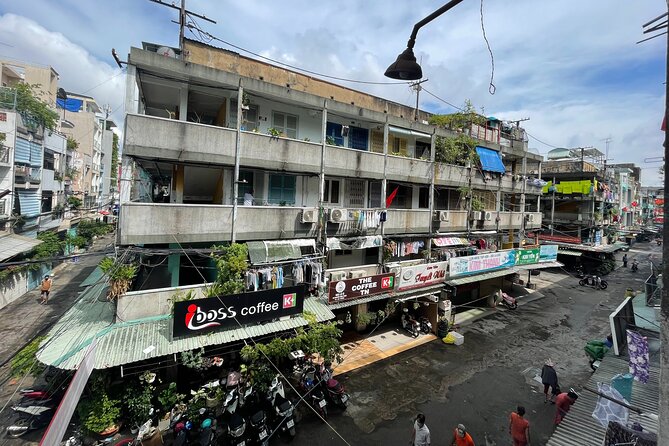 Ho Chi Minh City Sightseeing, midnight, Shopping tours by scooter - Nguyen Thien Thuat Apartment Buildings: seeing daily living up close