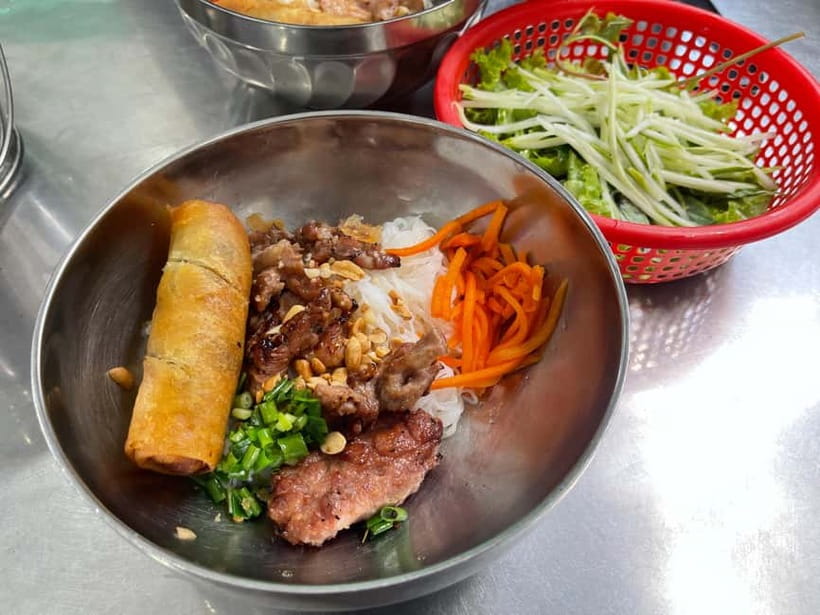 Ho Chi Minh City: Super Niche Walking Street Food Tour - Grab Pickup in Districts 1, 3, and 4 (and the Opera House Plan)