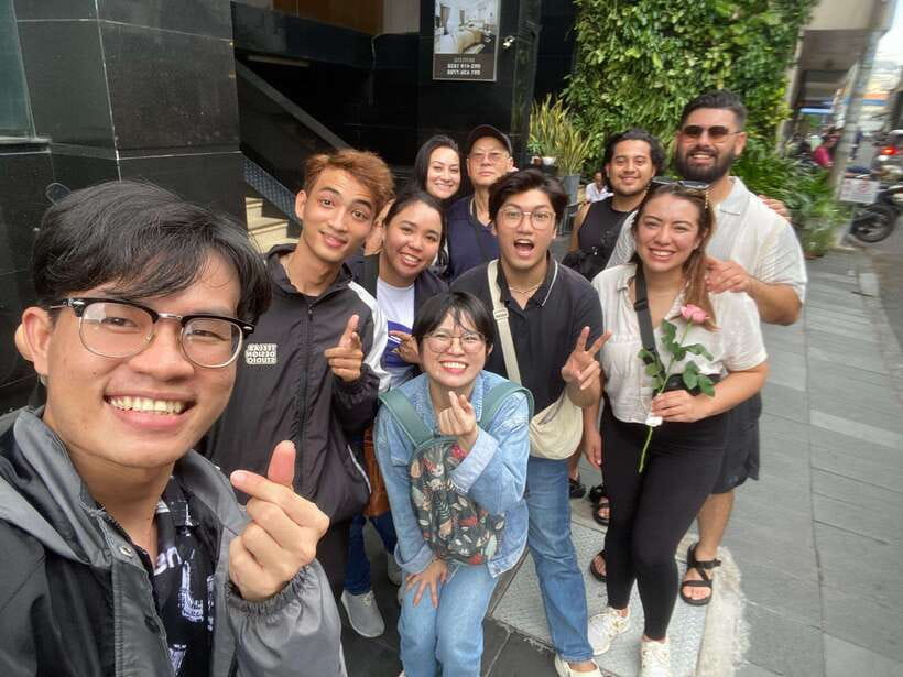 Ho Chi Minh City: Walking Food Tour with 13 Tastings - Chợ Hồ Thị Kỷ and the alley stops: how it feels in practice