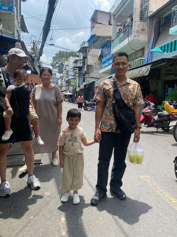 Ho Chi Minh City: Walking Food Tour with 13 Tastings - Bánh xèo cooking class: herbs, heat, and a hands-on memory
