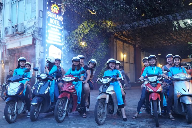 Ho Chi Minh Night Tour by Motorbikes with Female Rider | KissTour - Street food included: how to make the most of the light dinner