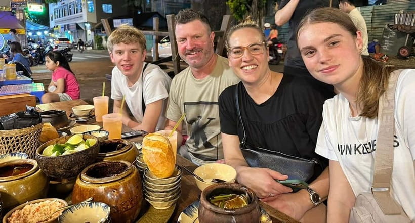 Ho Chi Minh: Street Food & Sightseeing Tour with Local Guide - Guides, Safety, and the Small-Group Advantage