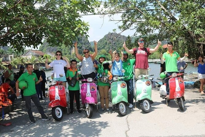 Ho Chi Minh Vespa City Tour 4,5 hours - Independence Palace and Thich Quang Duc: streets, symbols, and stories