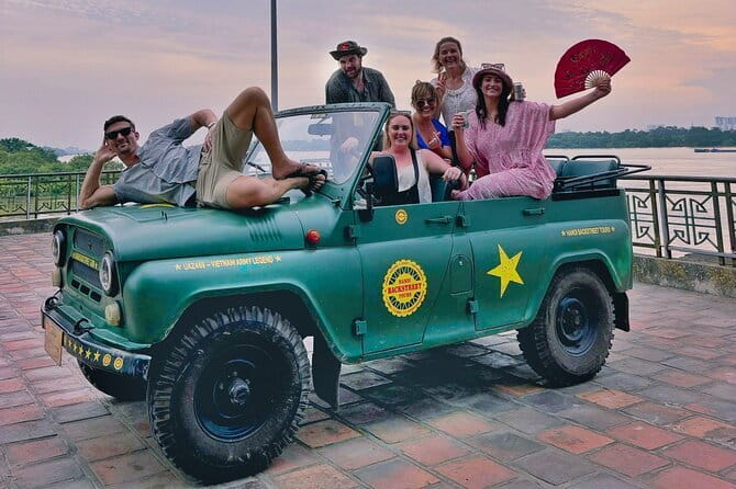 Jeep Tour Saigon By Night : FRESH SEAFOOD, STREET FOOD & SKY BAR - District 1 Pick-Up, 6:00 pm Start, and How the Timing Works