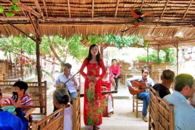 Mekong Delta Tour Daily - The Mekong River cruise: fish farms, stilt houses, then the quieter canals