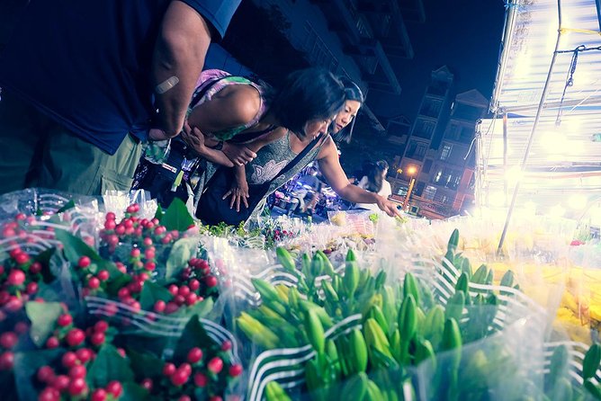 Morning Saigon Unseen+Street Food Tour with Ao Dai Riders Option - Nguyen Thien Thuat Street and the alleys that show daily life