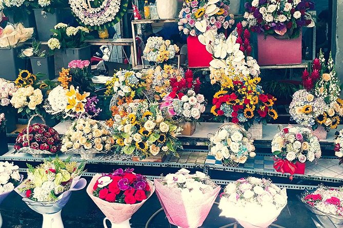 Morning Saigon Unseen+Street Food Tour with Ao Dai Riders Option - Ho Thi Ky Flower Market: a nationwide flower marketplace in 15 minutes