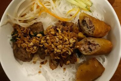 One hour cyclo tour around Saigon - Old Saigon to modern Saigon: what the route is really showing you
