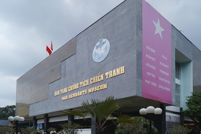 Private Ho Chi Minh City Discovery Full-Day Guided Tour - Ben Thanh Market: souvenirs without turning the day into a chore