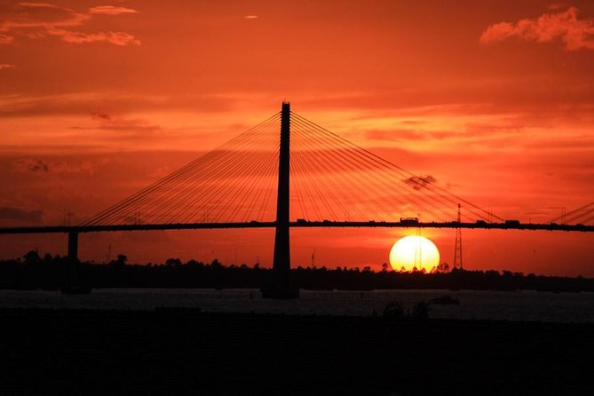 PRIVATE Luxury Sunset Mekong Afternoon trip from HCM city - Check-In to Cruise Time on the Tiền River