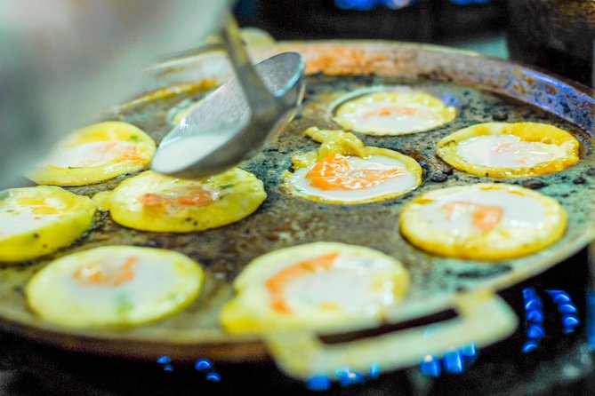 Private Street Food Motorbike Tour in Ho Chi Minh City - Stop 4: District 4 Seafood Finale (With a Smart Allergy Switch)