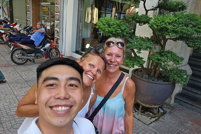 Private Walking Half Day Tour in Ho Chi Minh City - Saigon Opera House and the colonial corridor