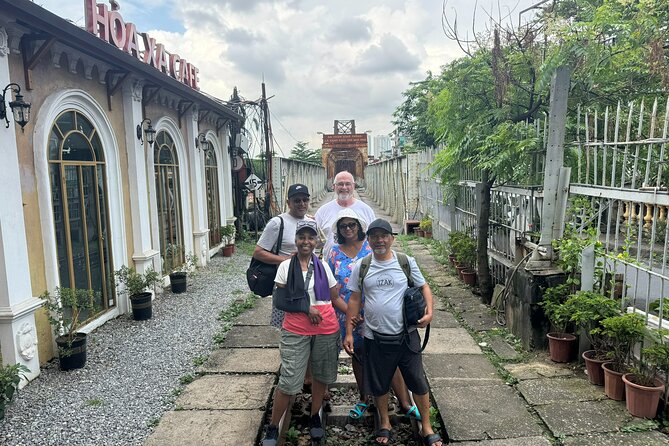 Saigon Jeep City Tour, Backstreet, Cultures hidden Gems 4 Hours - Stop 4: Nguyen Thien Thuat apartment buildings—coffee in the older lanes