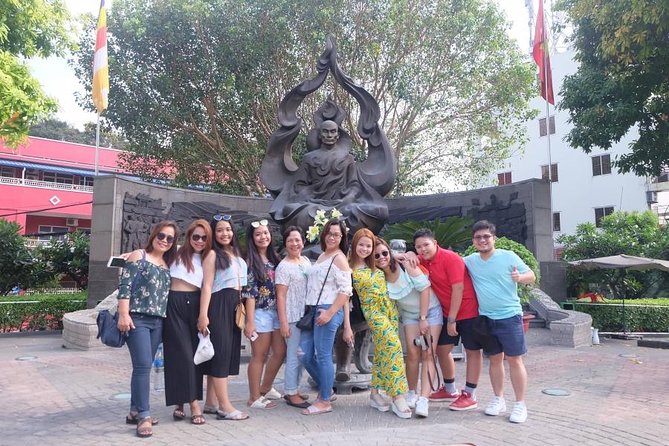 Saigon Morning City Historical Scooter Tour w Ao Dai Rider option - Guides and safety: what you should look for on the day