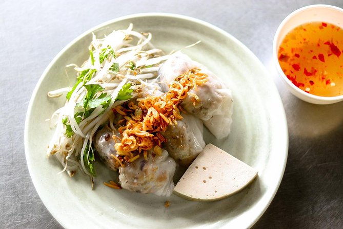 Saigon Night Street Food and City Tour on Scooter - Food beyond the menu: what you might taste (and what you can ask about)