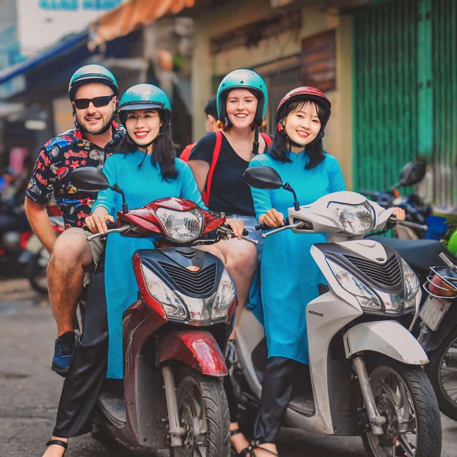 Saigon: Street Food Tasting & Sightseeing Tour by Motorbike - Key things that make this Saigon tour work
