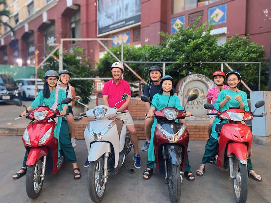 Saigon: Street Food Tasting & Sightseeing Tour by Motorbike - A motorbike tour that makes Saigon feel close up