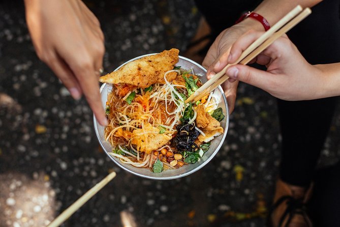 The 10 Tastings of Ho Chi Minh City With Locals: Private Street Food Tour - The 3-hour rhythm: heat, landmarks, and smart pacing