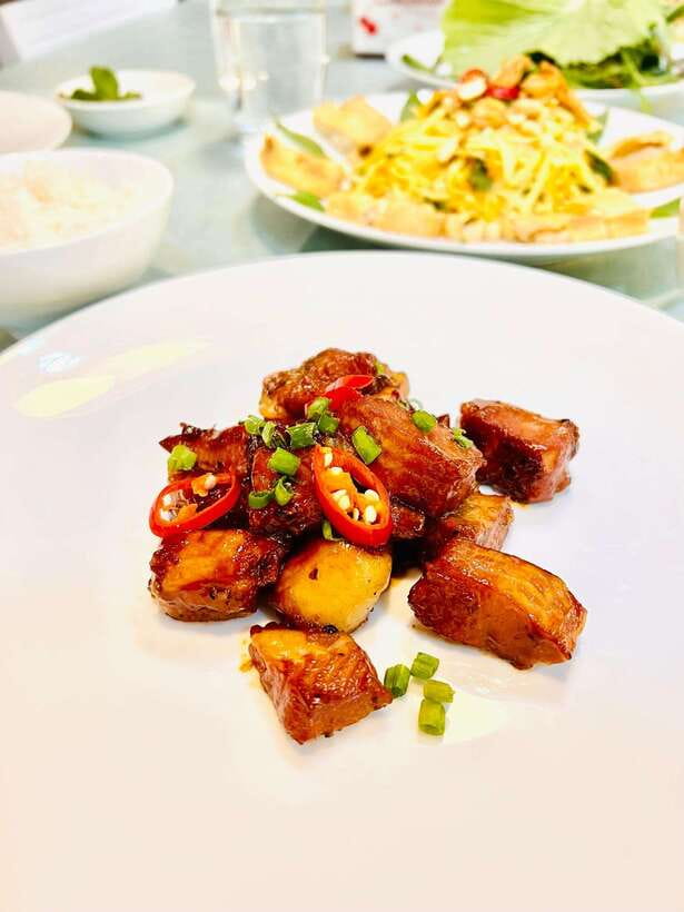 Top Home Cooking Class with Stunning River View AC Kitchen - The 3-hour flow: cooking three dishes, then sharing your meal