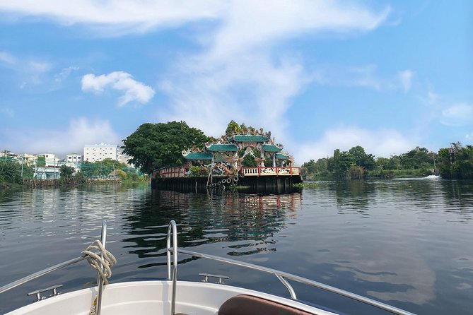 VIP Tour in Dragon Floating Temple sightseeing by SpeedBoat - Getting to the water: Bach Dang pier and the hotel-area flow