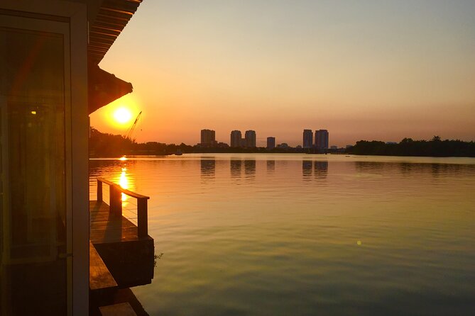 VIP Tour in Saigon: Romantic Sunset Cocktail by SpeedBoat - Guides and onboard vibe: small group, big attention